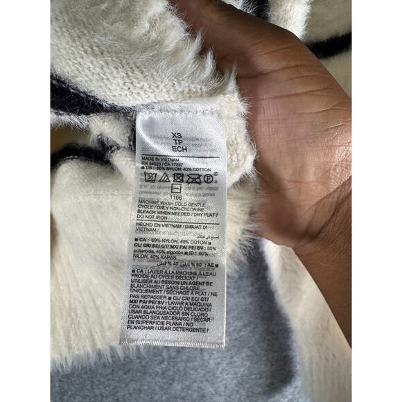 Old Navy Sweater Women XS White Eyelash Party Striped Pullover Stretch Casual - Picture 3 of 8